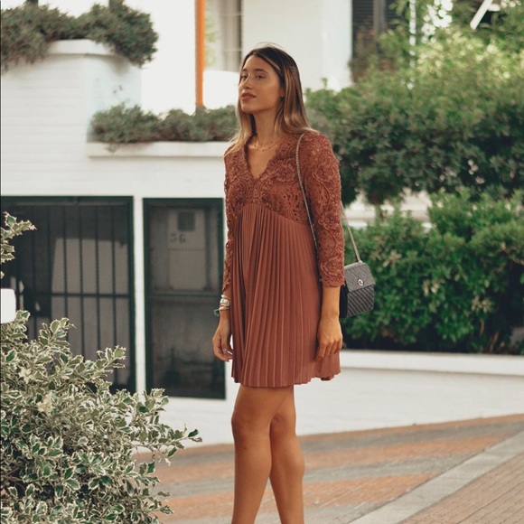 Zara pleated guipure  dress Bloggers favorite - Picture 2 of 9